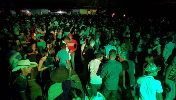 NOITE DA BOTINA: festa atrai um dos maiores públicos da história de Ananás