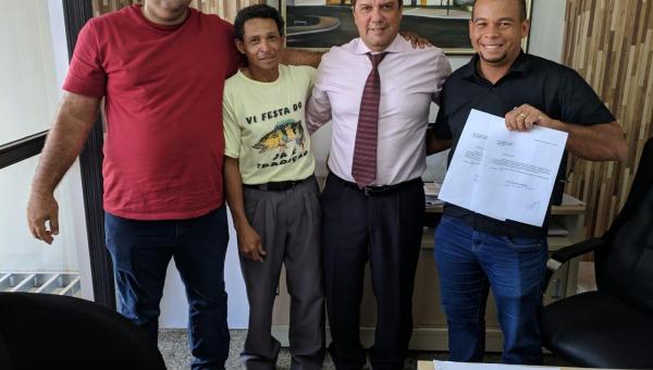 Ofícios solicitando apoio à agricultura e ao esporte de Riachinho são protocolados no gabinete do Deputado Fabion Gomes em Palmas
