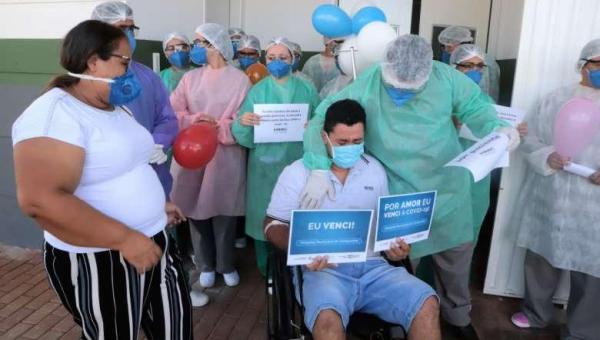 Paciente grave é liberado após 17 dias de tratamento contra a Covid no Hospital de Campanha