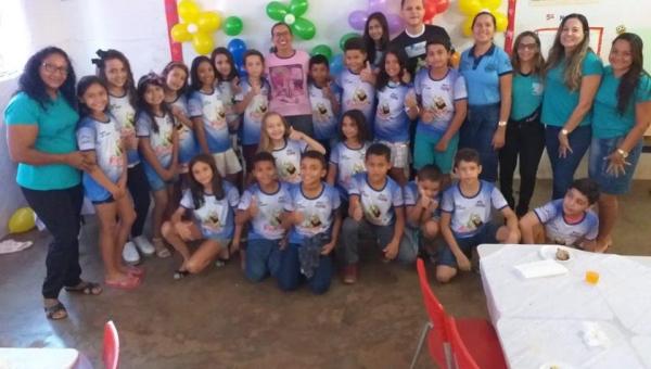 PALMEIRAS: Alunos do Proerd recebem camisetas para formatura de conclusão