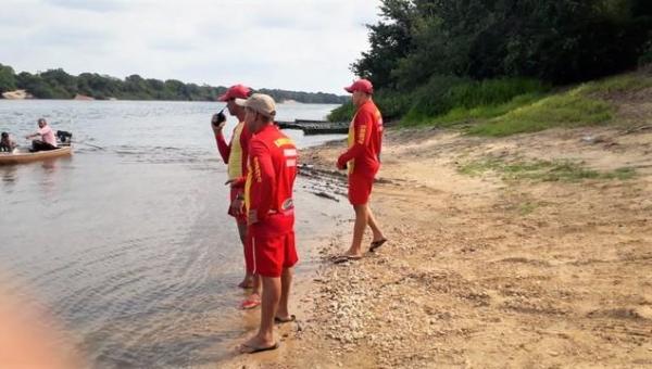 Parentes encontram corpo de marceneiro que se afogou no rio Araguaia