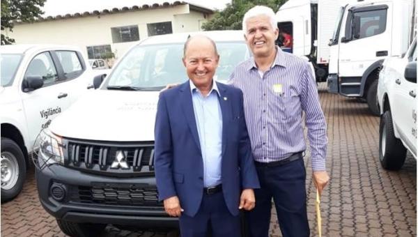 PREFEITO DE ANANÁS RECEBE EM BRASÍLIA VEÍCULO PARA SERVIÇOS DE SAÚDE