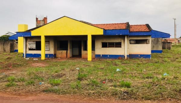 Prefeito Jackson Soares informa que irá retomar obra de creche paralisada em 2009