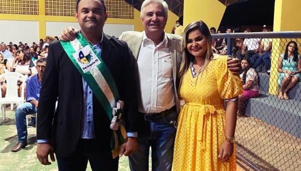 Prefeito Jakson Soares toma posse ao lado da vice-prefeita Profª Eldãyne e dos vereadores eleitos em Darcinópolis