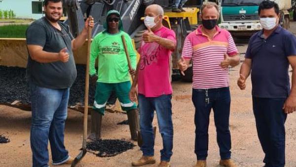 Prefeitura Municipal de Presidente Kennedy segue restaurando as ruas