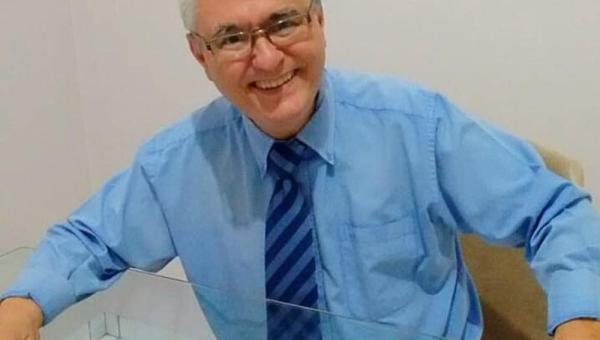 Professor Lança Coleção de Livros sobre Literatura Tocantinense