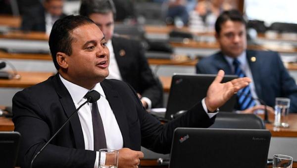 Projeto que proíbe taxa para religação de água e energia é aprovado em comissão 