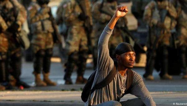 Protestos pelo assassinato de homem negro continuam nos EUA
