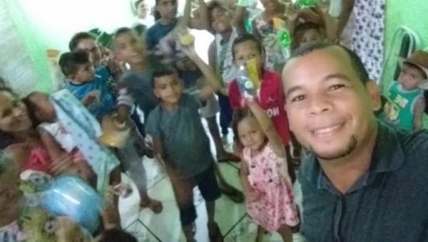 RIACHINHO: crianças recebem brinquedos no primeiro dia do ano no Povoado Centro do Borges