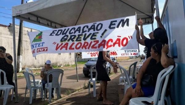 RIACHINHO: Professores da rede municipal entram em greve após terem seus salários reduzidos