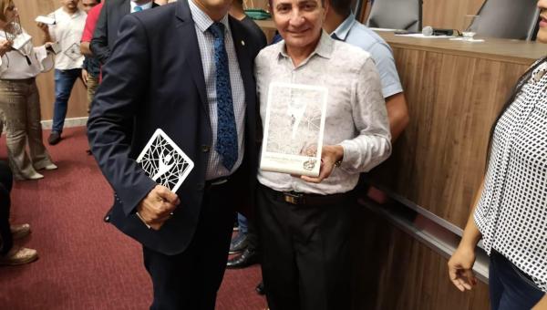 RIACHINHO: Secretário de Saúde José Nelson recebe prêmio “Secretário Nota 10” em Palmas 