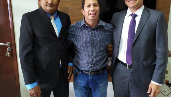 SÃO BENTO: João do Oscar prestigia diplomação de Paulo Wanderson e deseja sucesso a nova gestão