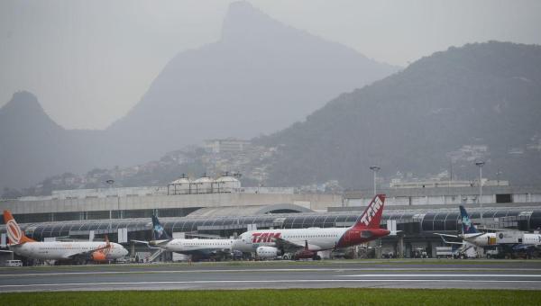 Taxa adicional de embarque internacional será eliminada, diz ministro