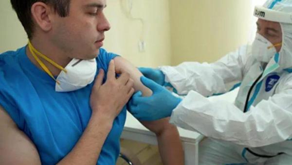 Vacina contra covid ficará pronta em 2 semanas, garante Rússia