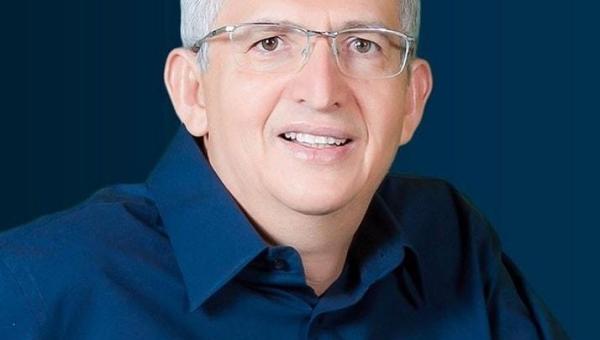 Wander Saraiva prefeito de Abadia de Goiás doa seus salários para beneficiar população 