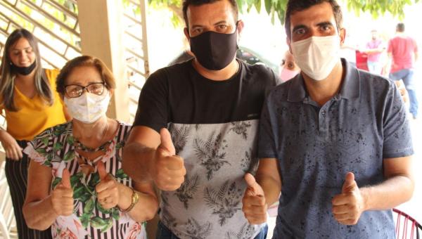 Wesley do Capixaba e apoiadores receberam os Deputados Ricardo Ayres e Osires Damaso nesta sexta-feira em Presidente kennedy