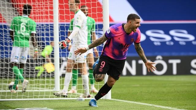 Mbappé faz dois, PSG vence com gol nos acréscimos e fica a um ponto do líder Lille