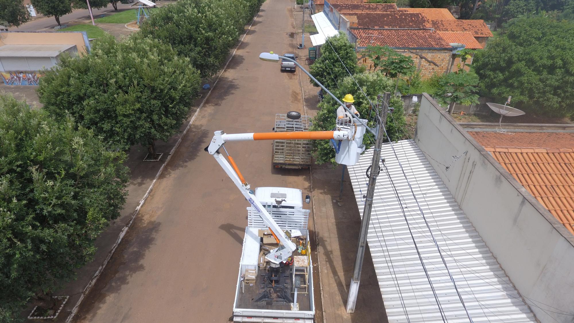 Prefeitura restaura iluminação pública e população comemora em Ananás 
