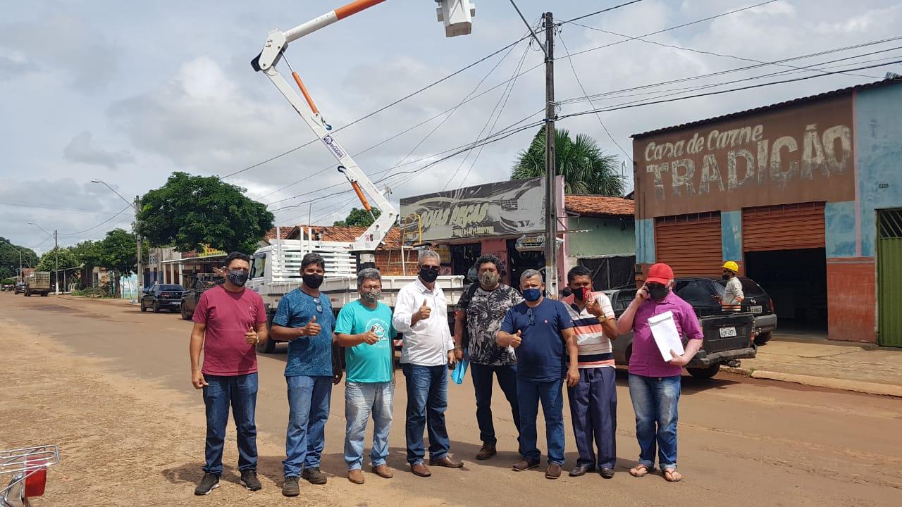 Prefeitura restaura iluminação pública e população comemora em Ananás 
