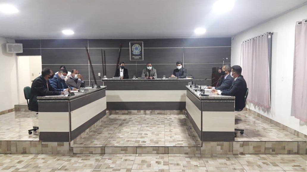 MELHORIA SALARIAL: Prefeito Cleofan e Secretário Municipal de Educação Helioclézio participam de reunião na Câmara de Angico