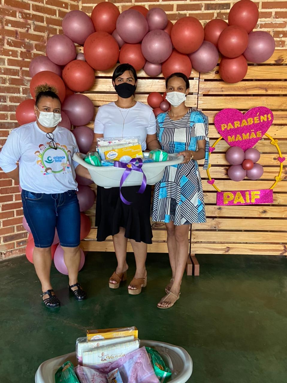 Secretaria Municipal de Assistência Social de Arapoema entrega kits às gestantes atendidas pelo Projeto Mamãe e Bebê no abrigo do Idoso