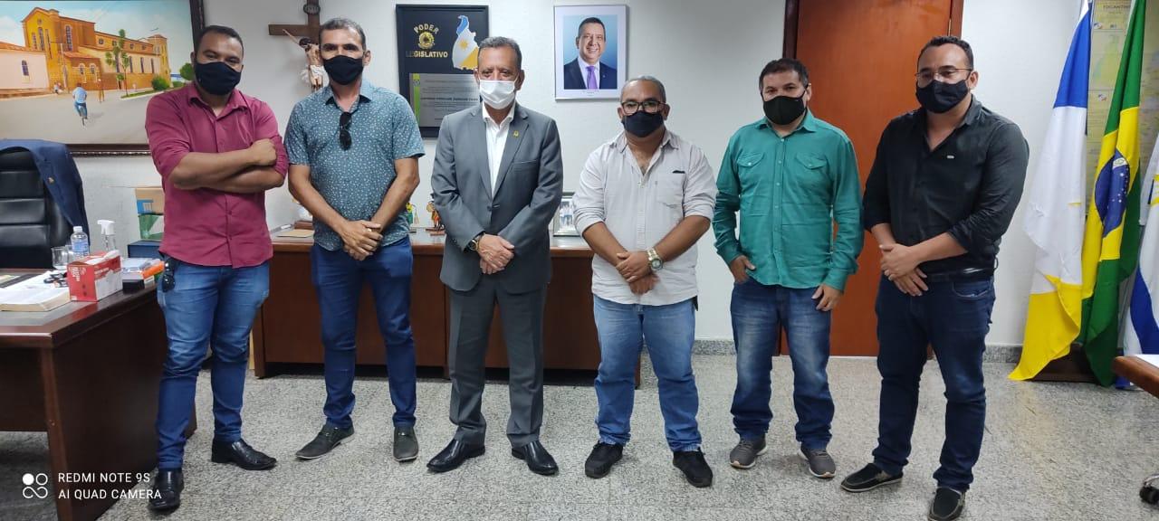 Grupo Independentes do PTB de Ananás entrega kits cestas básicas para moradores do município 