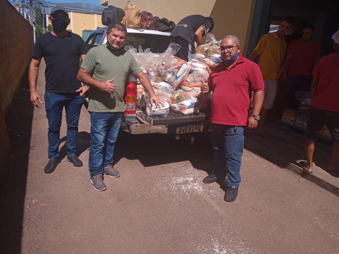 Grupo Independentes do PTB de Ananás entrega kits cestas básicas para moradores do município 