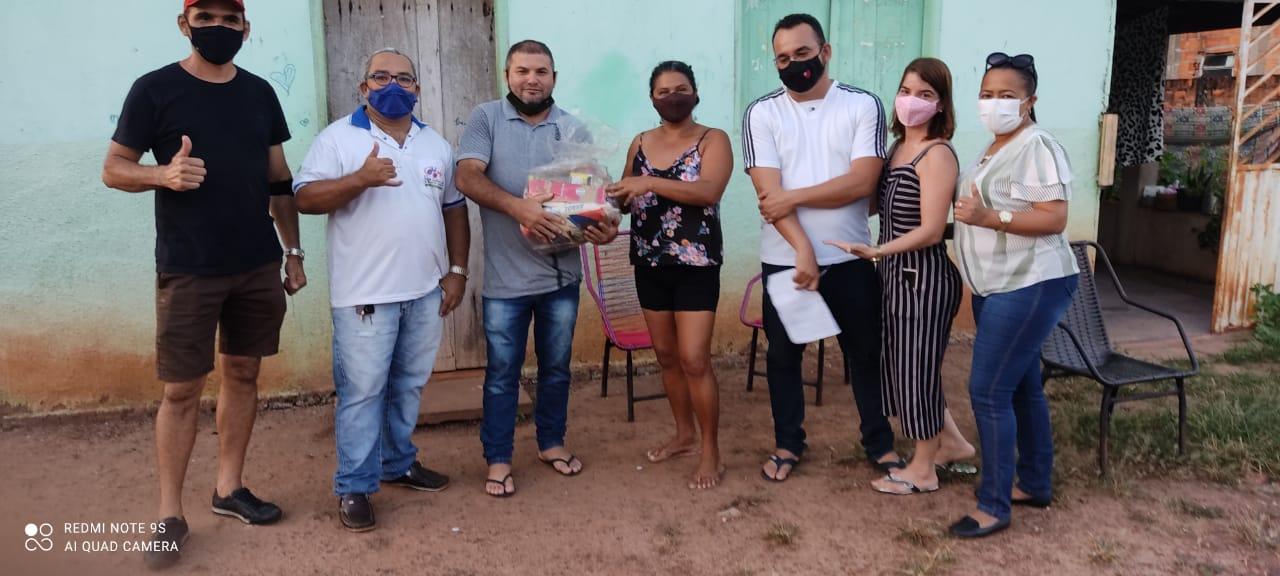 Grupo Independentes do PTB de Ananás entrega kits cestas básicas para moradores do município 