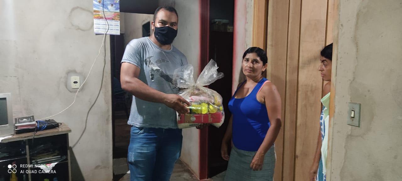 Grupo Independentes do PTB de Ananás entrega kits cestas básicas para moradores do município 