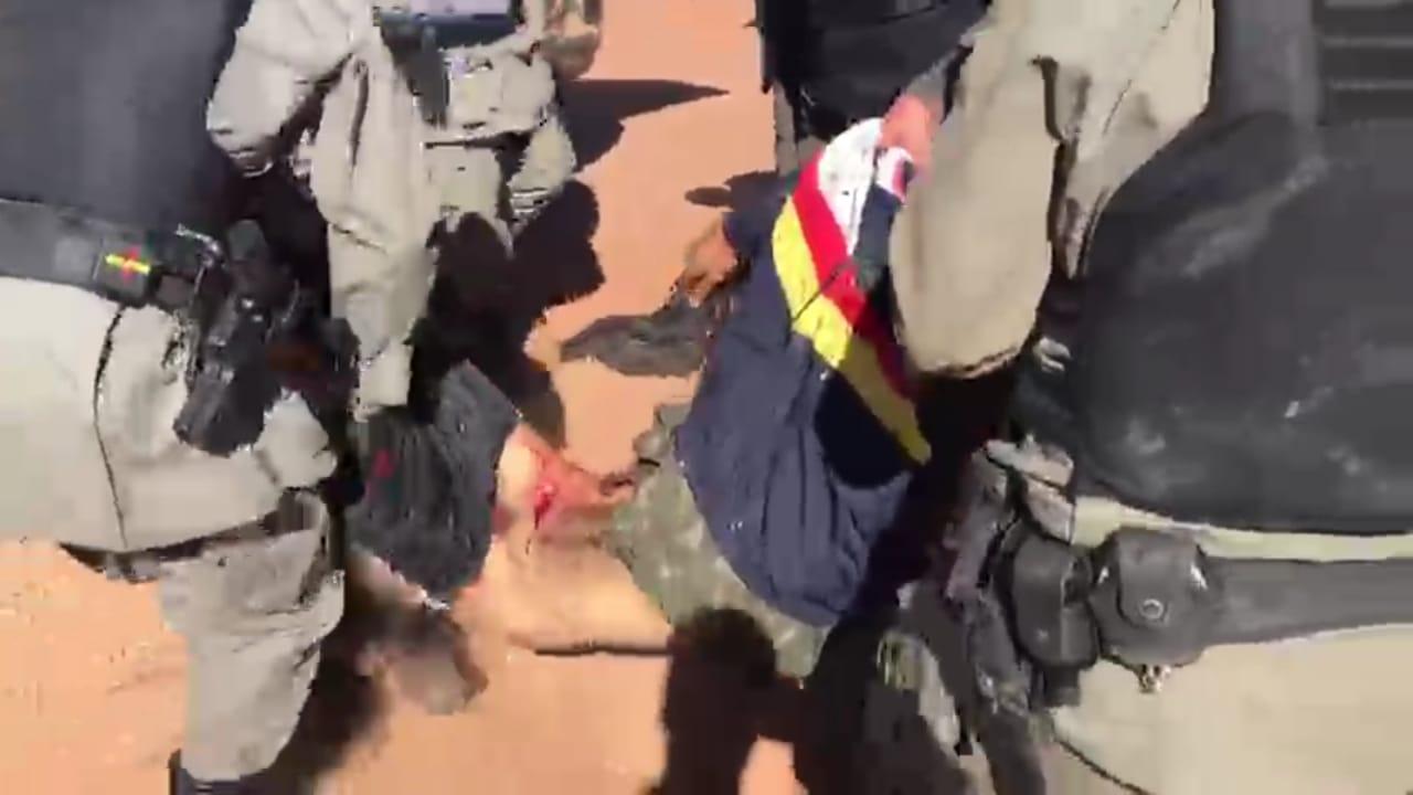 Lázaro é morto durante troca de tiros na mata, diz polícia Lázaro é morto durante troca de tiros na mata, diz polícia