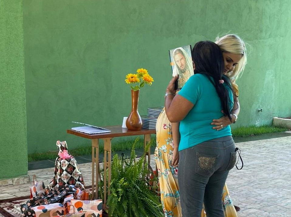 AÇÃO SOCIAL: Primeira Dama Denize Valéria trabalha resiliência com mulheres que perderam filhos e entes queridos em Darcinópolis