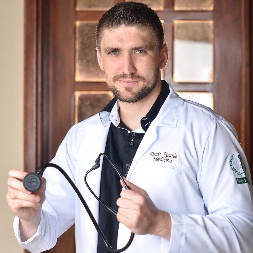 Casal estava sorrindo minutos antes de médico sofrer choque e morrer nas vésperas do casamento Casal estava sorrindo minutos antes de médico sofrer choque e morrer nas vésperas do casamento