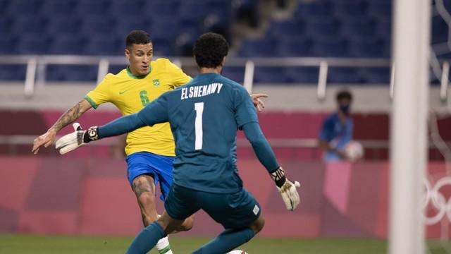 Brasil domina Egito e, com gol de Matheus Cunha, avança para pegar o México na semifinal das Olimpíadas