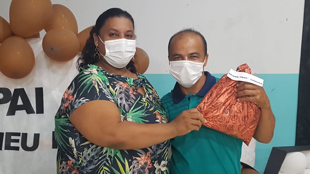 Escola Mul. Domingos Martins, realiza jantar em comemoração ao Dia dos Pais.