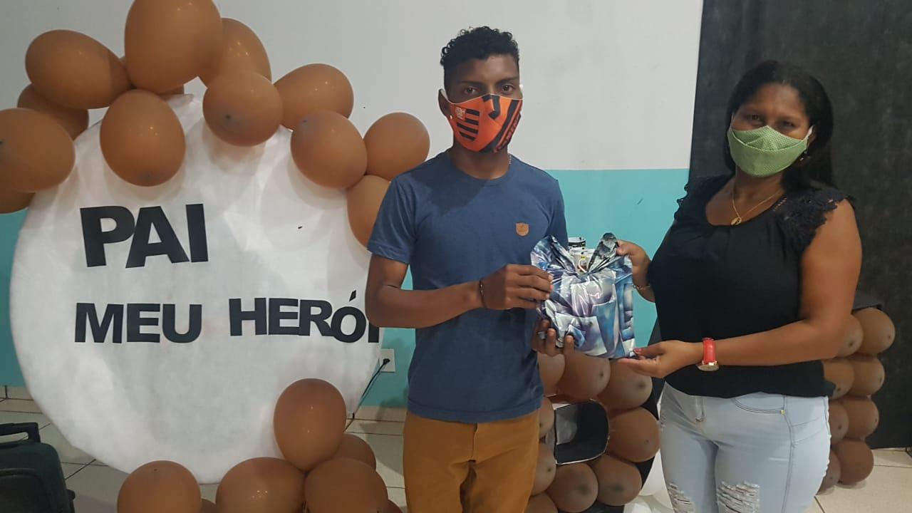 Escola Mul. Domingos Martins, realiza jantar em comemoração ao Dia dos Pais.