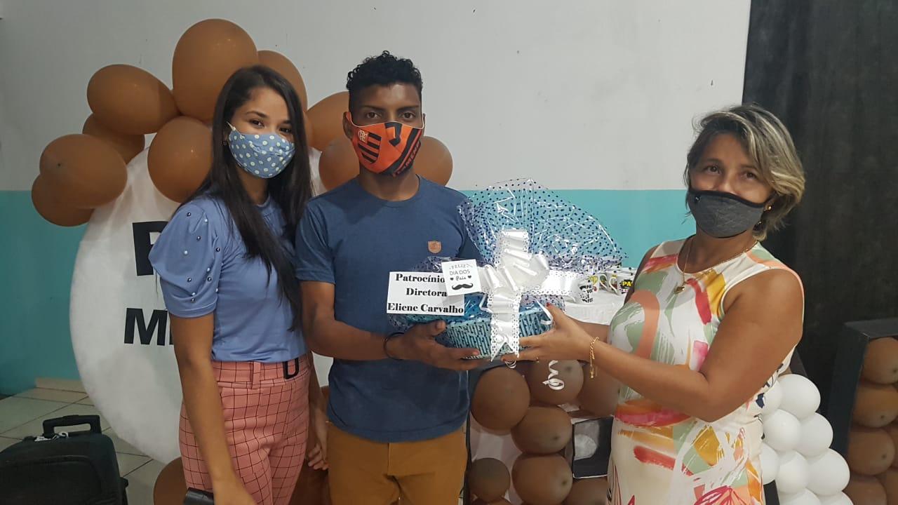 Escola Mul. Domingos Martins, realiza jantar em comemoração ao Dia dos Pais.