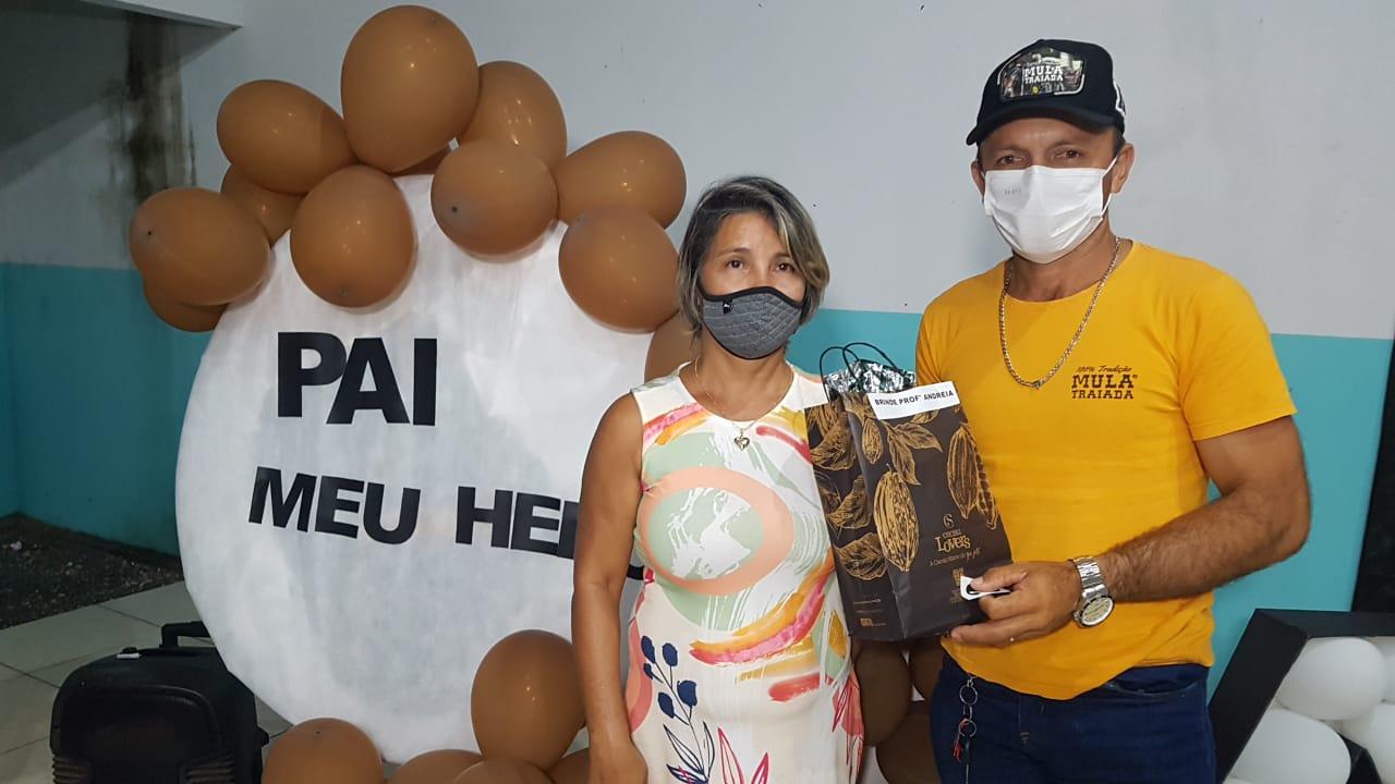 Escola Mul. Domingos Martins, realiza jantar em comemoração ao Dia dos Pais.