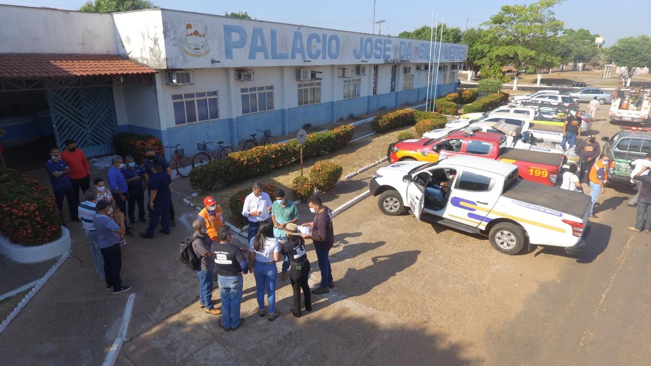 Moradores de Ananás recebem orientações sobre contenção de incêndios florestais 