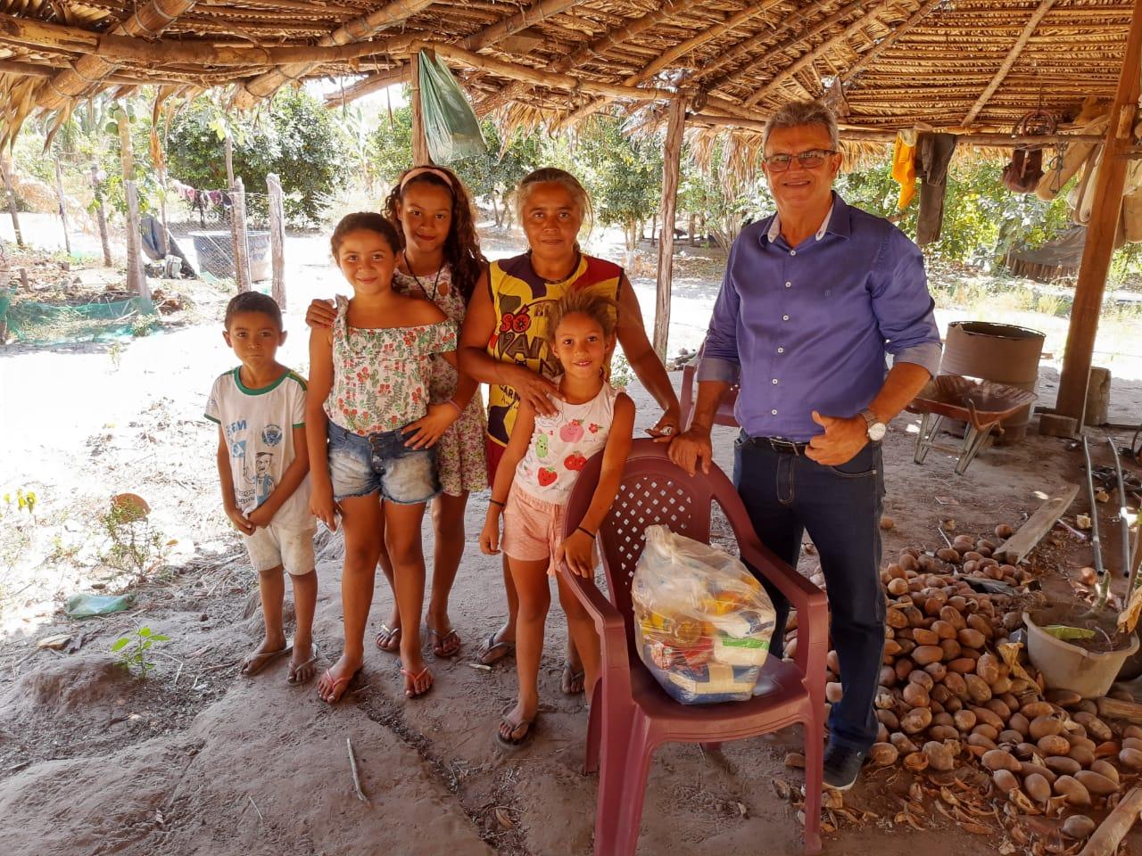 Moradores de Ananás recebem orientações sobre contenção de incêndios florestais 
