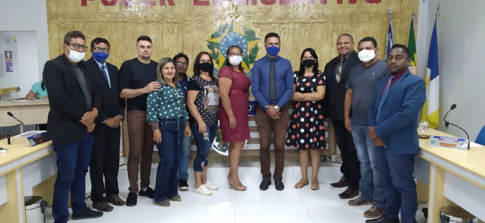 Primeira-dama e secretária da Mulher, Glória Nepomoceno, participa de reunião na Câmara Municipal de Ananás
