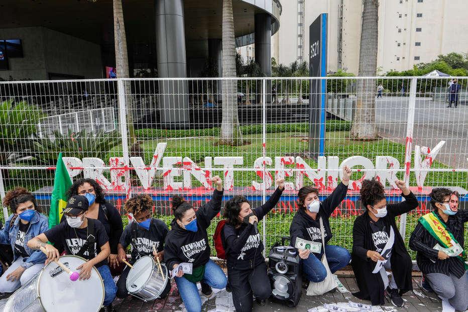 Manifestantes fazem ato em São Paulo contra Prevent Senior e governo Bolsonaro