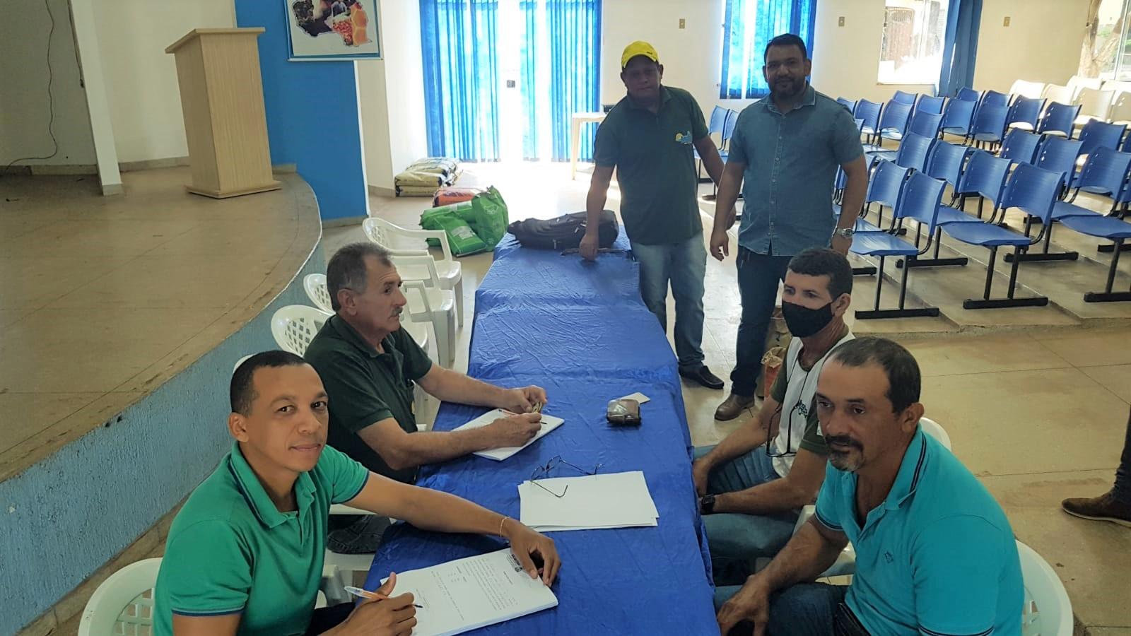 Prefeitura de Ananás, por meio da Secretaria Municipal de Agricultura, faz entrega de sementes