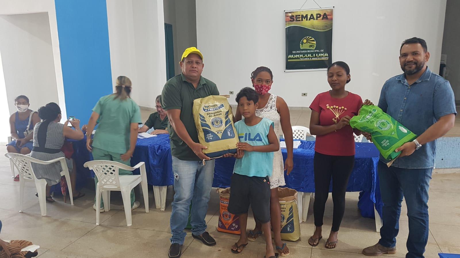 Prefeitura de Ananás, por meio da Secretaria Municipal de Agricultura, faz entrega de sementes