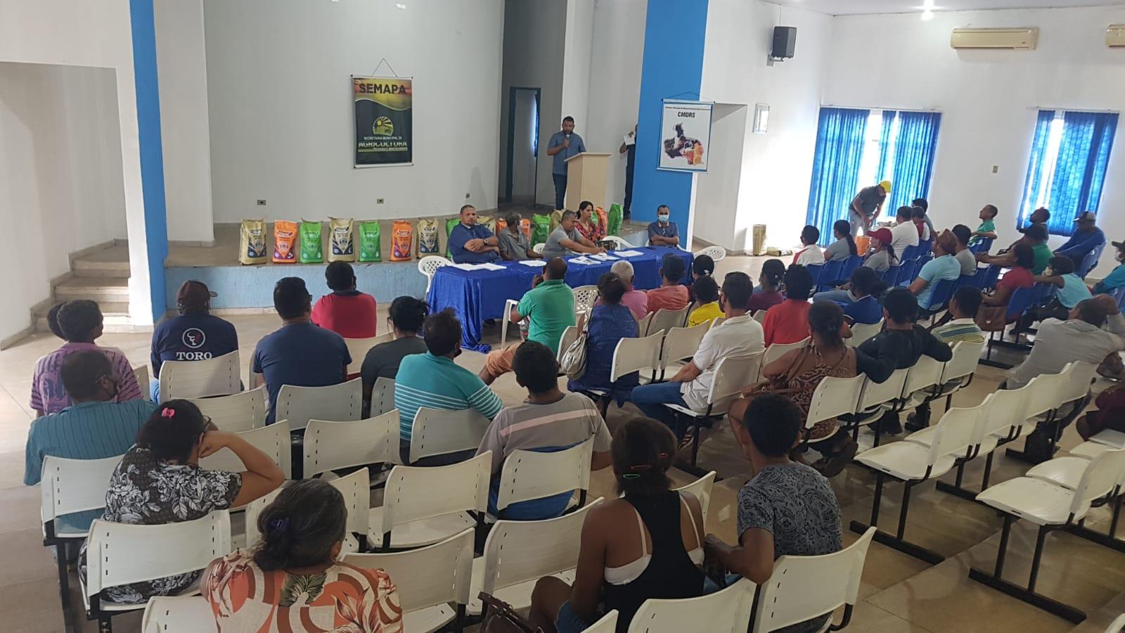 Prefeitura de Ananás, por meio da Secretaria Municipal de Agricultura, faz entrega de sementes