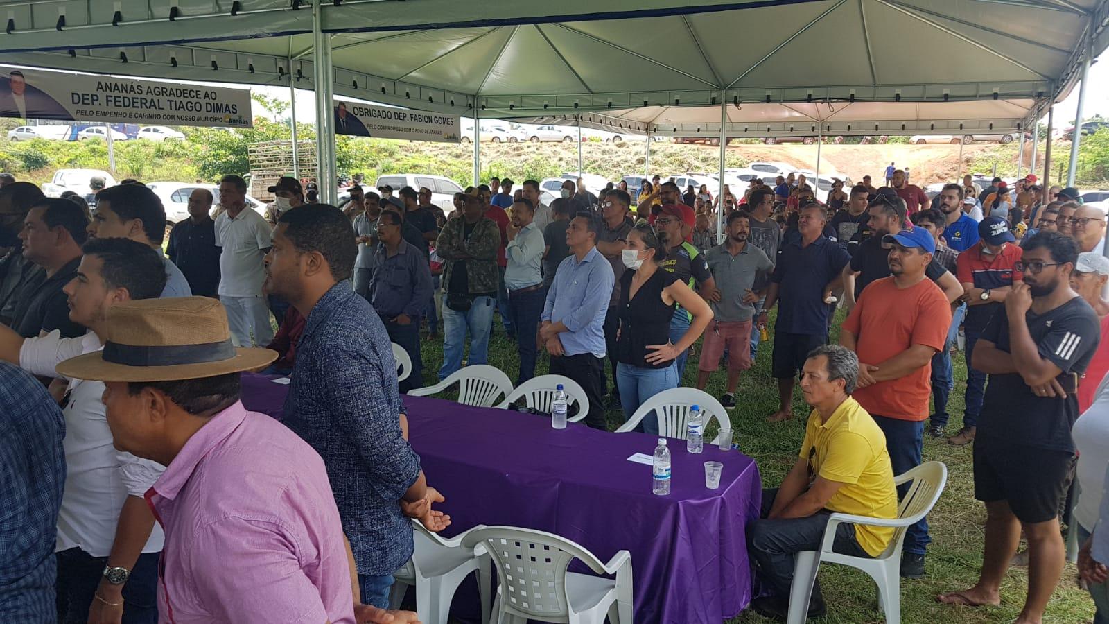 Prefeito de Ananás Valdemar Nepomoceno entrega a população diversas obras em Ananás 