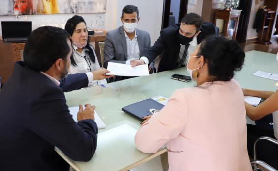Governador Wanderlei Barbosa recebe investidor que pretende implantar usinas solares no Tocantins e determina celeridade no licenciamento ambiental