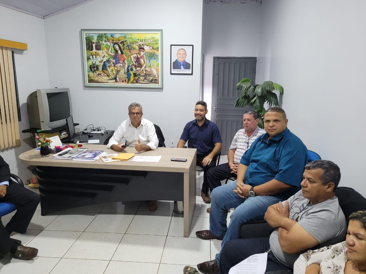 Servidores da Educação do Município de Ananás receberão direitos trabalhistas 