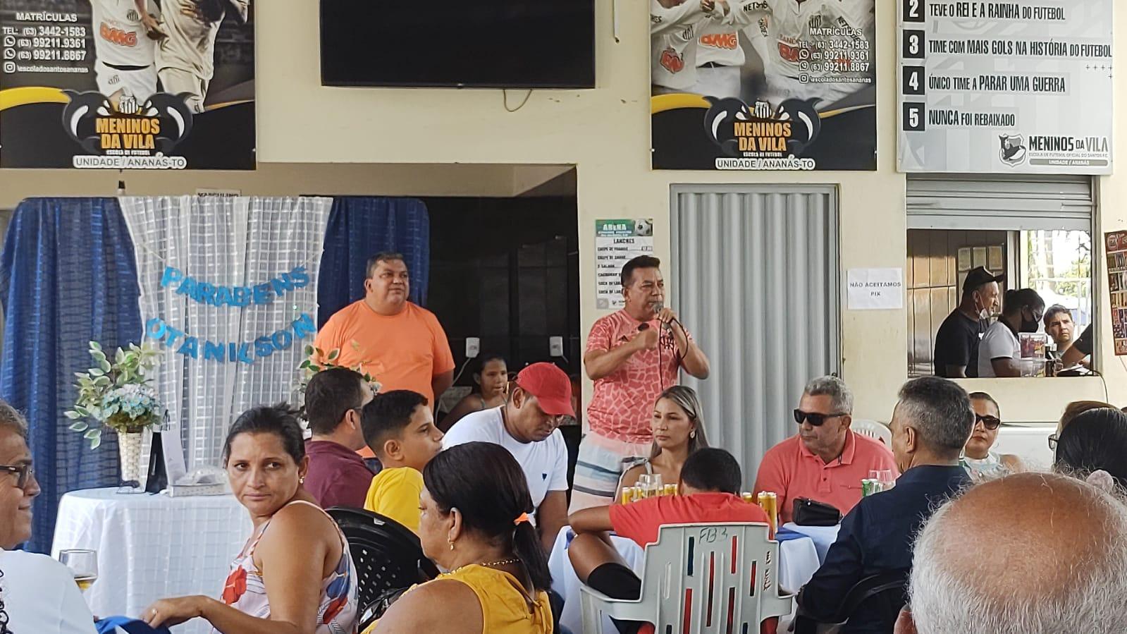 ANANÁS: Contador Otanilson Brasil comemora aniversário de 51 anos de idade na Arena Serginho Parreira