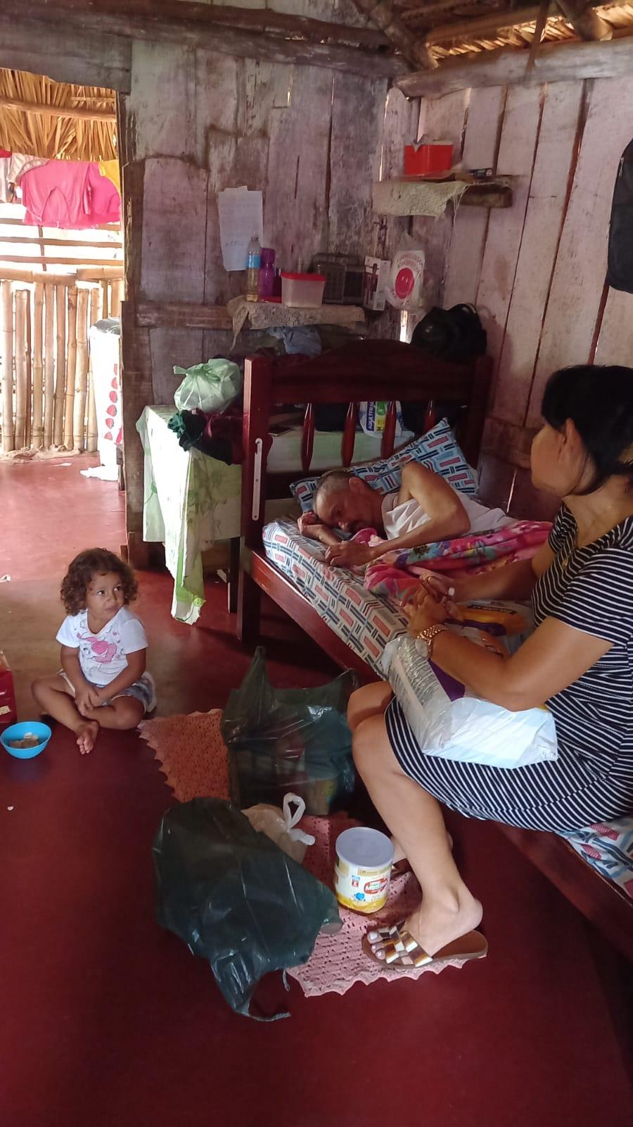 Primeira Dama de Ananás leva atenção e carinho às pessoas de Ananás Primeira Dama de Ananás leva atenção e carinho às pessoas de Ananás