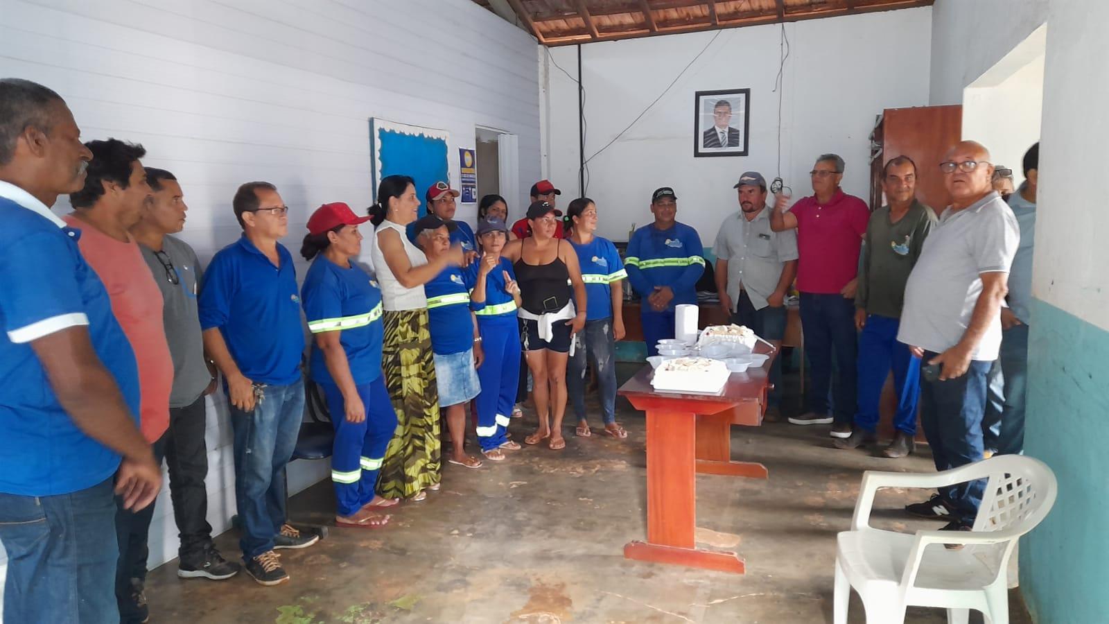 Primeira Dama de Ananás leva atenção e carinho às pessoas de Ananás Primeira Dama de Ananás leva atenção e carinho às pessoas de Ananás